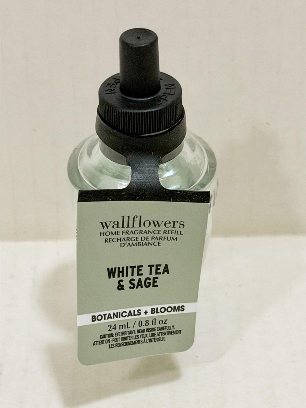 Bath and body works Wallflower White Tea & Sage - Picture 1 of 3